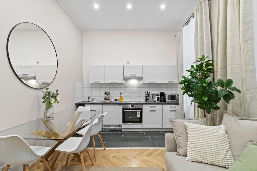 Apartament Next To Mariahilferstrasse I Bars, Cafe I Fast Wifi Viena